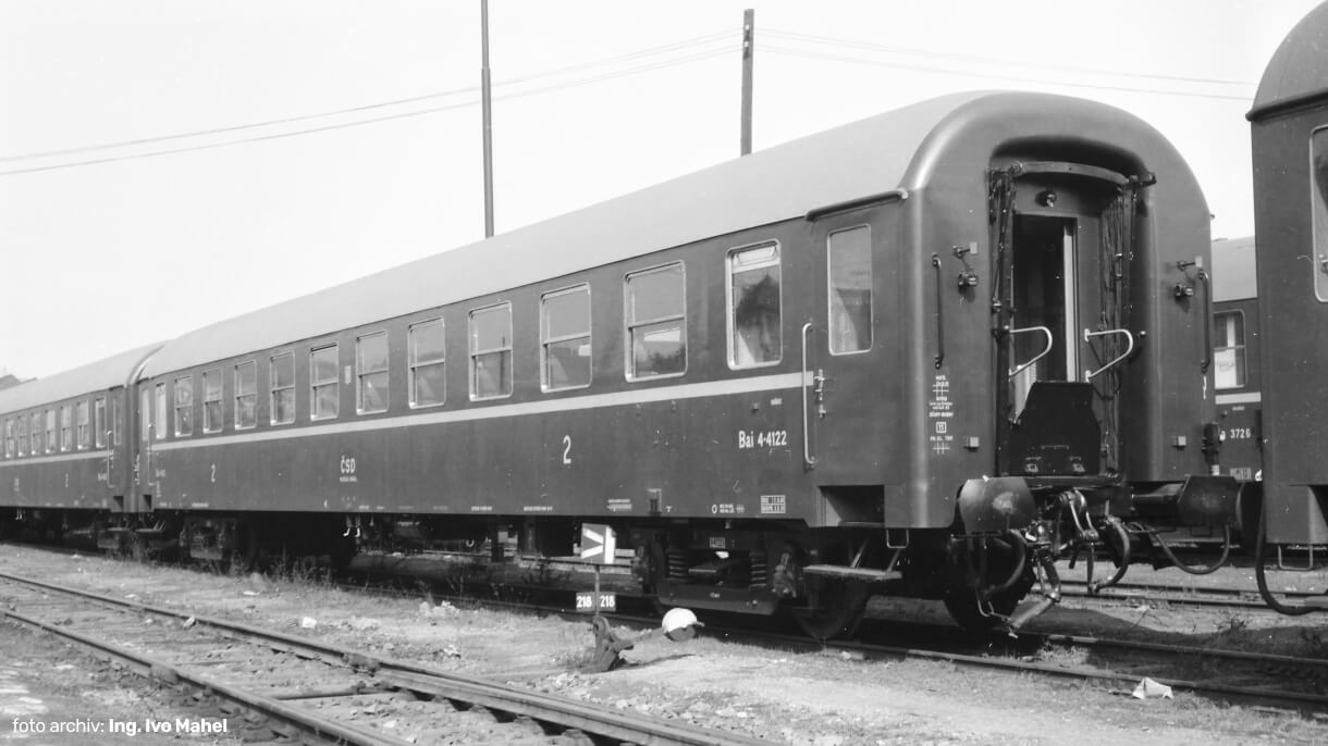 Historický pohľad – Osobný vagón Bai – štvordverák ČSD TT | Kolmar