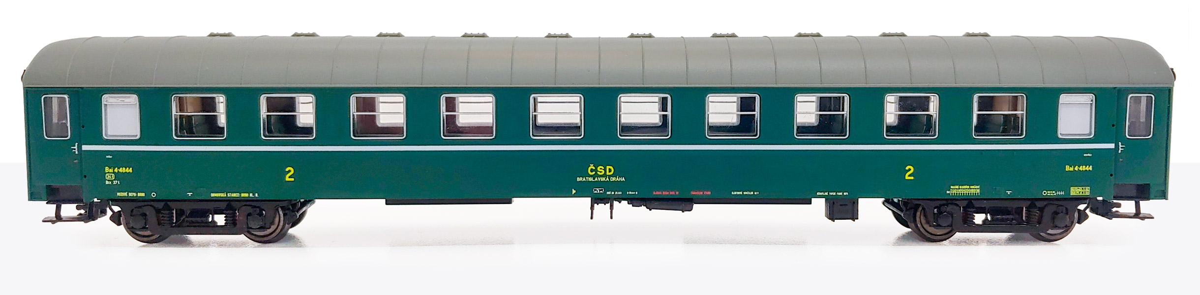 Bočný pohľad 4844 – Osobný vagón Bai – štvordverák ČSD TT | Kolmar
