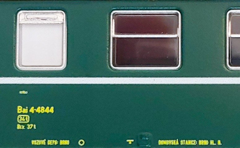 Detailný pohľad – Osobný vagón Bai – štvordverák ČSD TT | Kolmar